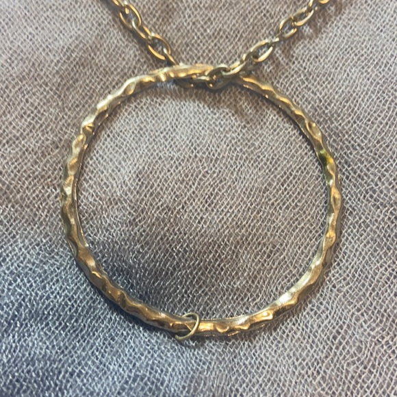 Textured circle silver chain inspired necklace - Picture 2 of 7